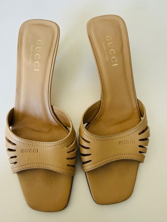 Gucci Shoes - VTG Vintage 90s 00s, GUCCI Tan Nude Leather Slip-On Heeled Sandal Mules Kitten